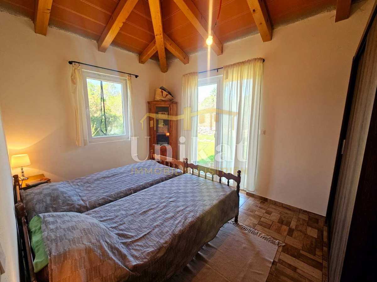 Casa al piano terra senza vicini a 10 km da Poreč - grande giardino